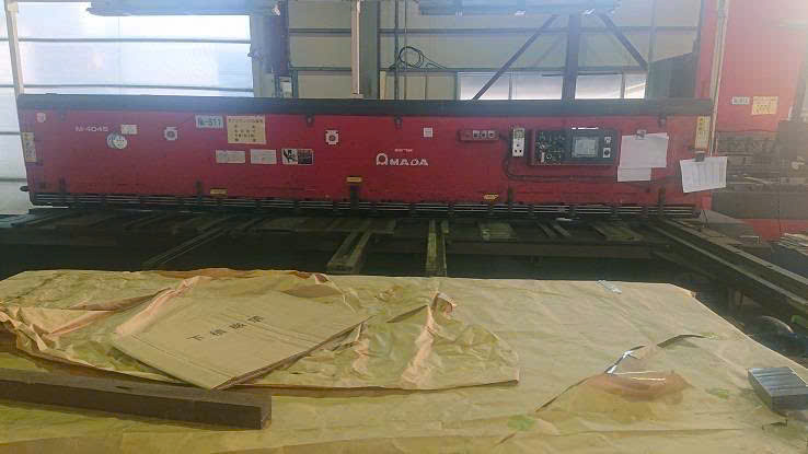 Máy cắt tôn thủy lực AMADA M-4045