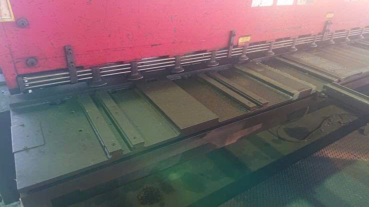 Máy cắt tôn thủy lực AMADA M-4045