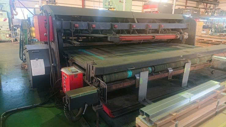 Máy cắt tôn thủy lực AMADA M-4045