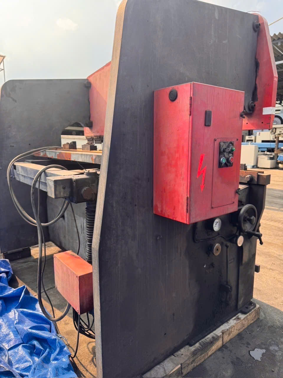 Máy chấn cơ AMADA RG-80 (Mechanical Press Brake)