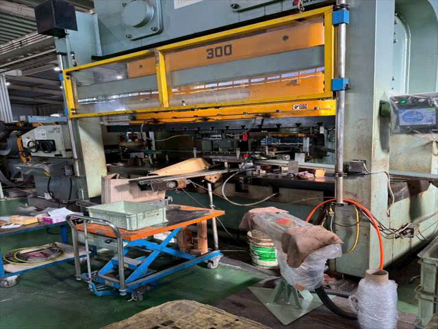Máy dập cơ khí liên hoàn – dập cuộn AMADA / TPWL-300